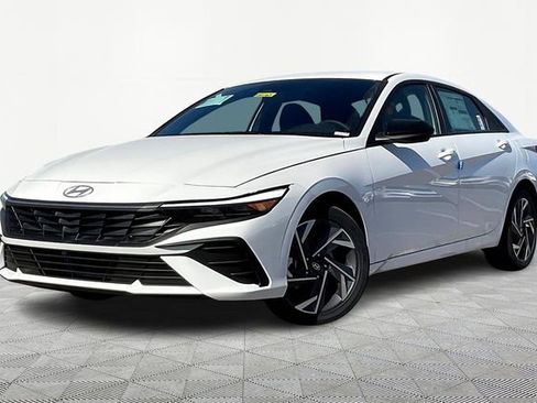 New 2025 Hyundai Elantra SEL image 2