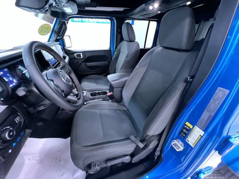 Used 2024 Jeep Wrangler Unlimited w/ Convenience Group AWD/4WD image 14