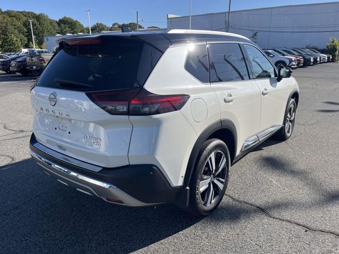 Used 2023 Nissan Rogue Platinum w/ Platinum Premium Package image 3