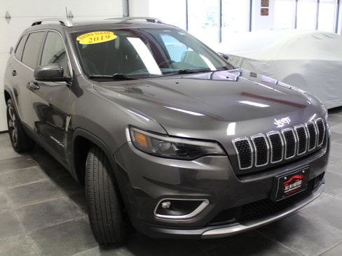 Used 2019 Jeep Cherokee Limited AWD/4WD image 3