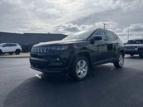 Used 2022 Jeep Compass Latitude AWD/4WD image 3