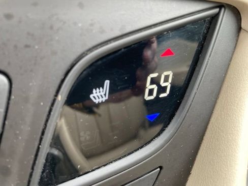 Used 2017 Buick Envision Essence FWD image 25