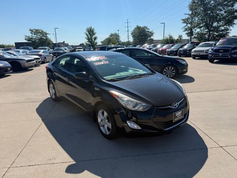 Used 2013 Hyundai Elantra GLS w/ Preferred Pkg FWD image 3