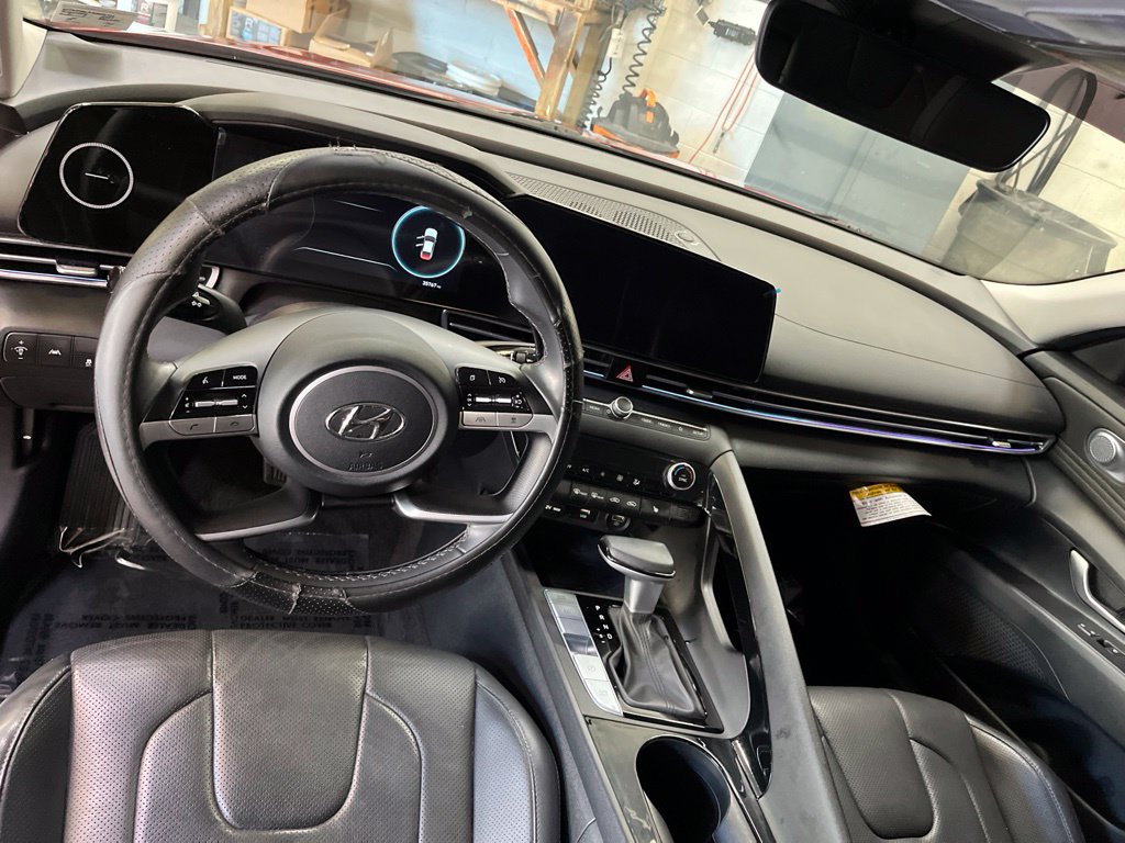 Used 2023 Hyundai Elantra Limited FWD image 19