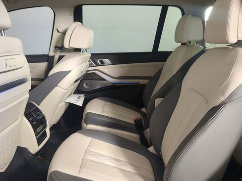 Used 2024 BMW X7 M60i w/ Executive Package image 17