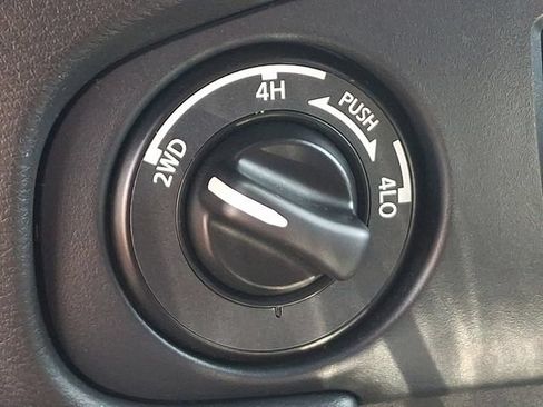 Used 2022 Nissan Frontier PRO-4X w/ Technology Package AWD/4WD image 19