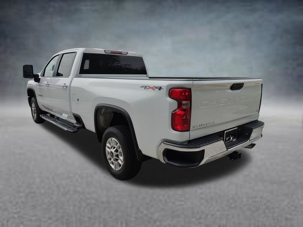 Used 2025 Chevrolet Silverado 2500 LT w/ Convenience Package AWD/4WD image 5