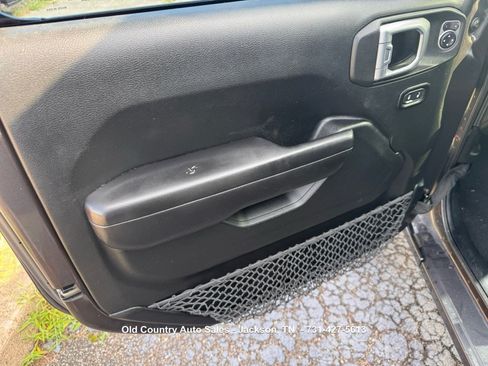 Used 2018 Jeep Wrangler Unlimited Sport S AWD/4WD image 16