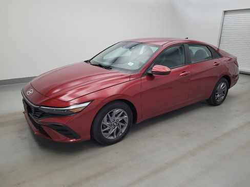 Used 2024 Hyundai Elantra SEL FWD image 2
