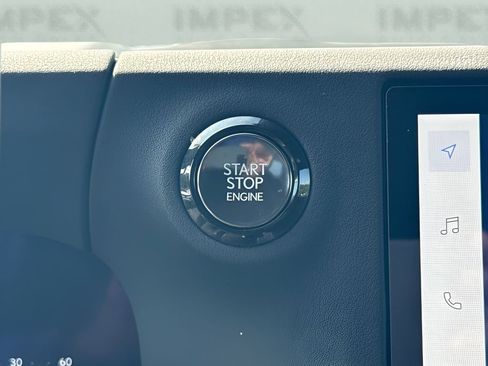 Used 2025 Lexus GX 550 w/ Accessory Package (2T) AWD/4WD image 16