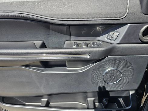 Used 2020 Ford Expedition XLT image 28