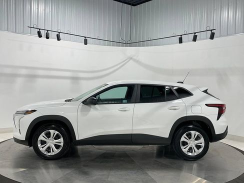 Used 2024 Chevrolet Trax LS w/ Driver Confidence Package FWD image 14
