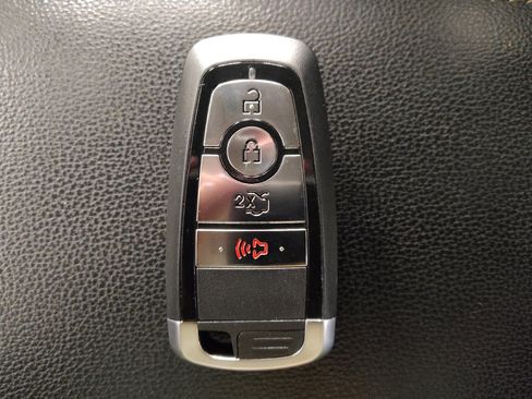 Used 2018 Ford Fusion SE w/ Fusion SE Technology Package FWD image 32