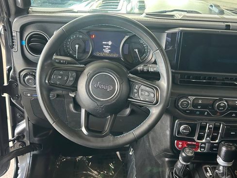 Used 2024 Jeep Wrangler Unlimited Rubicon 4xe AWD/4WD image 9
