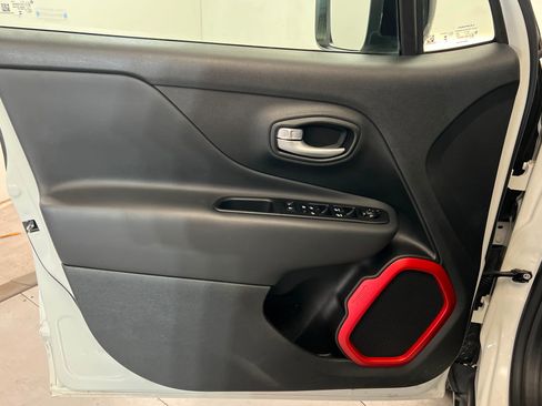 Used 2023 Jeep Renegade Trailhawk AWD/4WD image 15