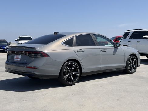 Used 2025 Honda Accord Sport image 3