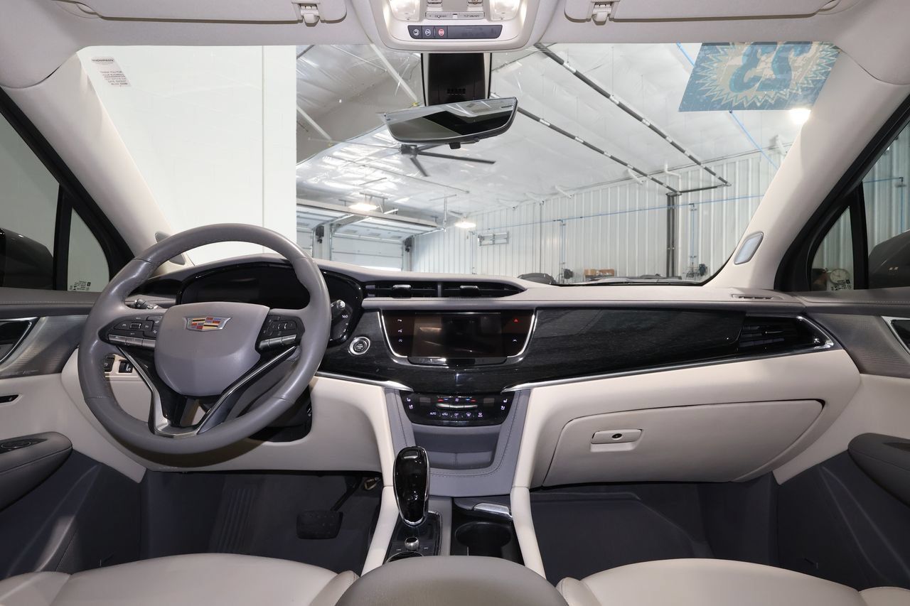 Used 2023 Cadillac XT6 Premium Luxury w/ Technology Package AWD/4WD image 31
