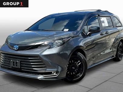 Used 2025 Toyota Sienna XLE