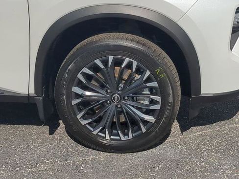 Certified 2025 Nissan Rogue SL w/ Tech Package FWD image 11