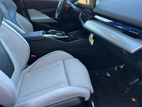 Used 2025 BMW M5 w/ Carbon Package image 16