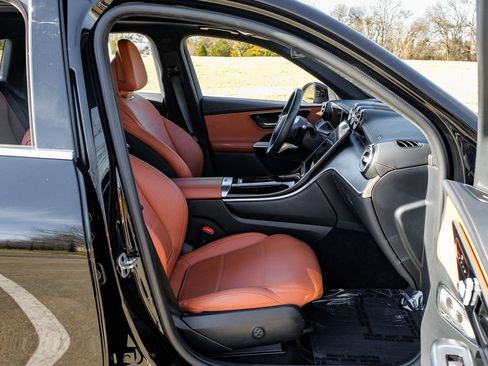 Used 2023 Mercedes-Benz GLC 300 4MATIC image 36