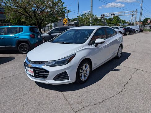 Used 2019 Chevrolet Cruze LT w/ LT Fleet Convenience Package FWD image 3
