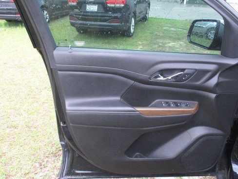 Used 2021 GMC Acadia SLE image 14