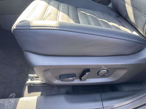 New 2025 Mitsubishi Outlander SE image 16