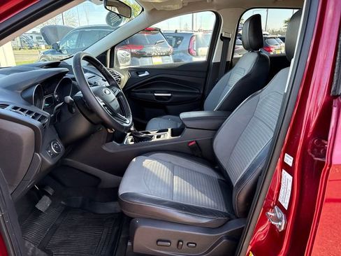 Used 2018 Ford Escape SE w/ SE Sport Appearance Package image 20