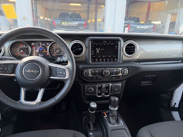 Used 2023 Jeep Wrangler Unlimited Sahara w/ LED Lighting Group AWD/4WD image 12