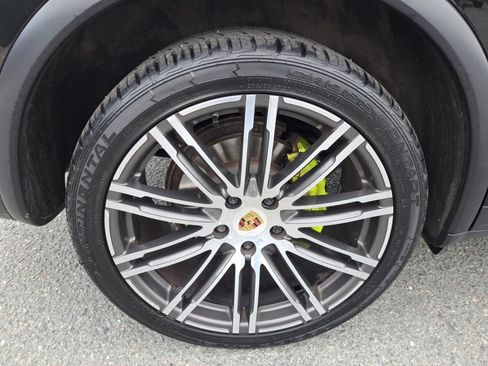 Used 2015 Porsche Cayenne S w/ Premium Package AWD/4WD image 18