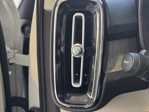 Certified 2023 Volvo XC40 B4 Plus w/ Protection Package Premier image 26