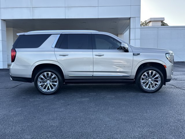 Used 2021 GMC Yukon Denali w/ Denali Premium Package AWD/4WD image 2