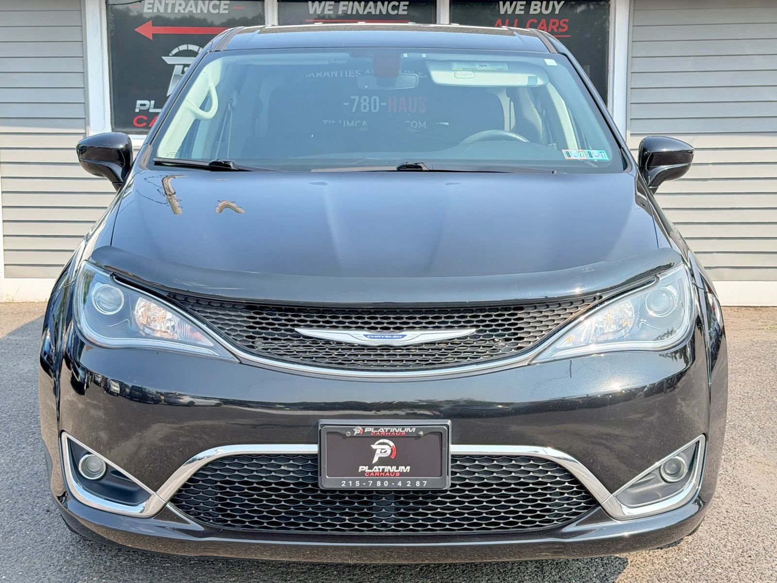 Used 2020 Chrysler Pacifica Touring w/ Tire & Wheel Group FWD image 18