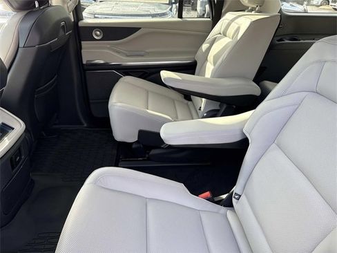 New 2025 Lincoln Navigator L Reserve image 18