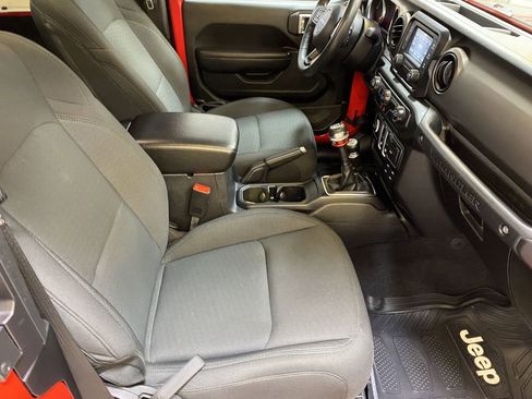 Used 2019 Jeep Wrangler Sport AWD/4WD image 24