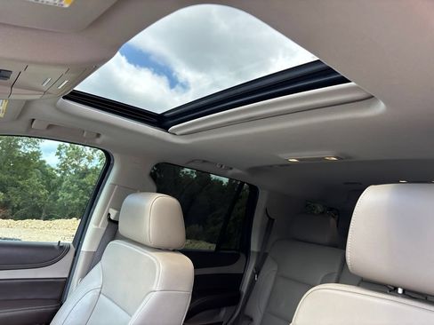 Used 2018 Chevrolet Tahoe LT w/ Luxury Package AWD/4WD image 16