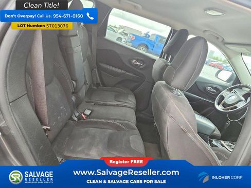 Used 2015 Jeep Cherokee Latitude FWD image 15