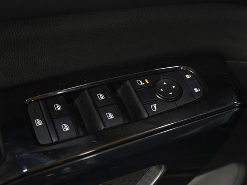 Used 2022 Nissan Pathfinder S AWD/4WD image 22