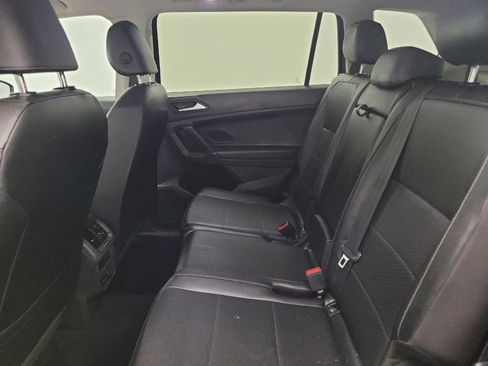 Used 2020 Volkswagen Tiguan SE w/ Panoramic Sunroof Package image 18