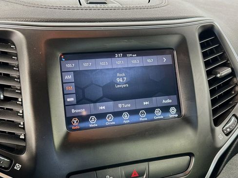 Used 2019 Jeep Cherokee Latitude Plus w/ Cold Weather Group image 14