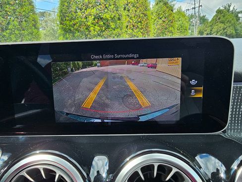 Used 2020 Mercedes-Benz GLB 250 w/ Premium Package image 21