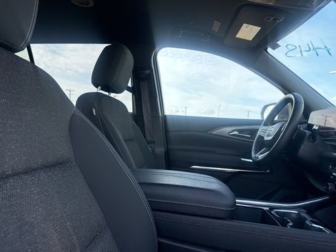 Used 2025 Chevrolet Traverse LT image 29