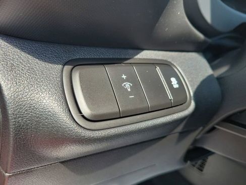 Used 2025 Hyundai Venue Limited FWD image 21