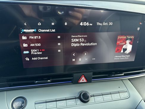 New 2025 Hyundai Elantra Limited image 18