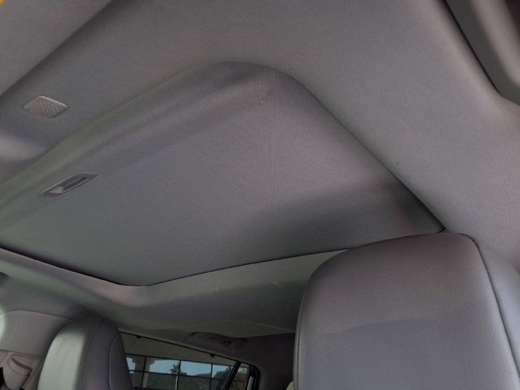 Used 2021 Toyota Highlander XLE FWD image 19