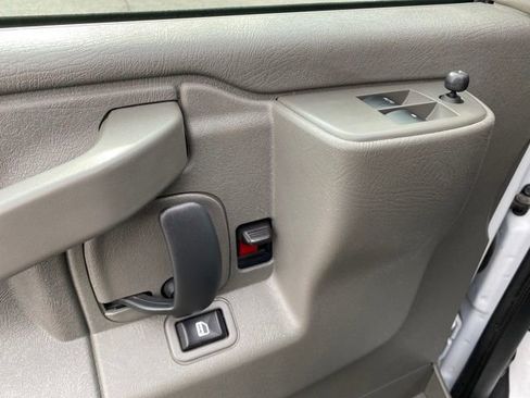 Used 2024 GMC Savana 2500 Extended image 13