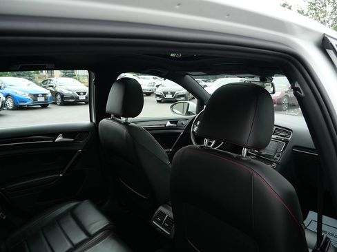 Used 2017 Volkswagen GTI SE FWD image 24