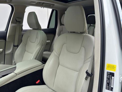 Used 2024 Volvo XC90 T8 Ultimate w/ Lounge Package image 40