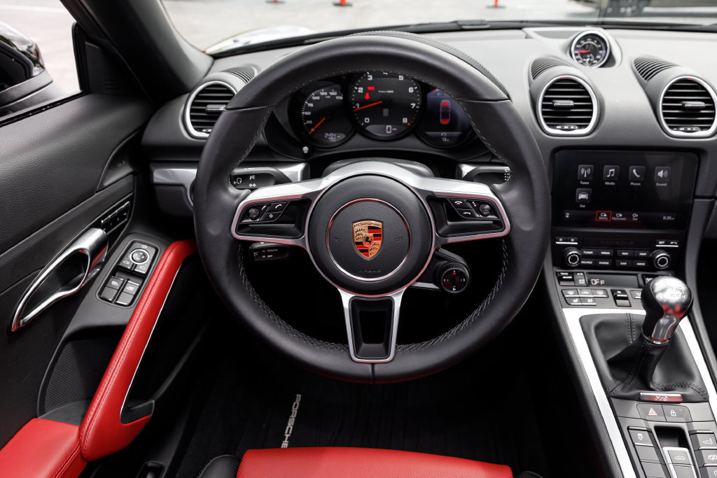 Used 2025 Porsche 718 Boxster RWD image 27